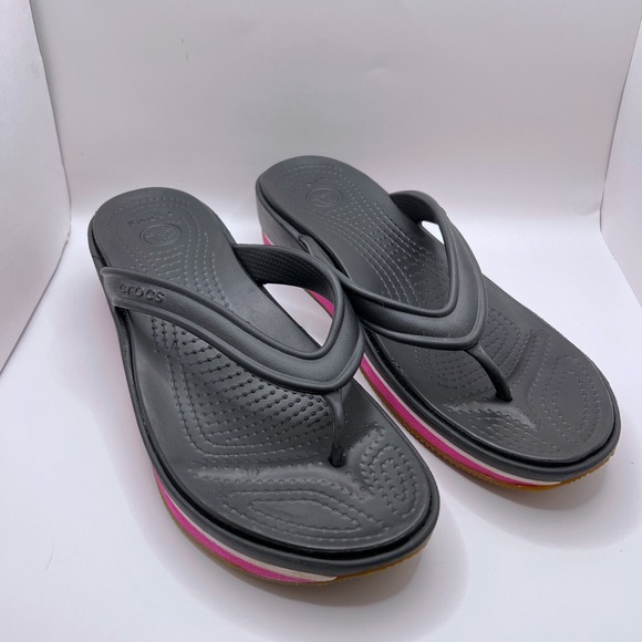 Crocs Retro Wedge Women's Size 11 Black & Pink Flip Flops Sandals - Picture 1 of 7